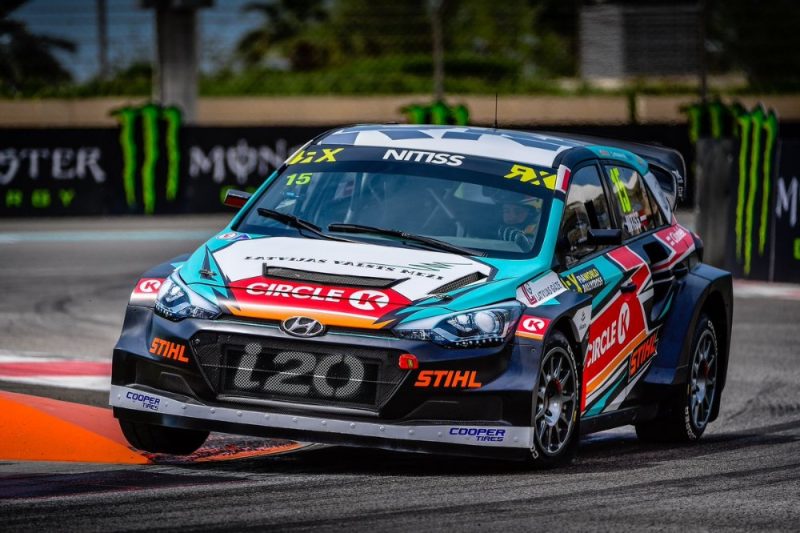 Reinis Nitišs Abu Dabī rallijkrosa posma trasē.