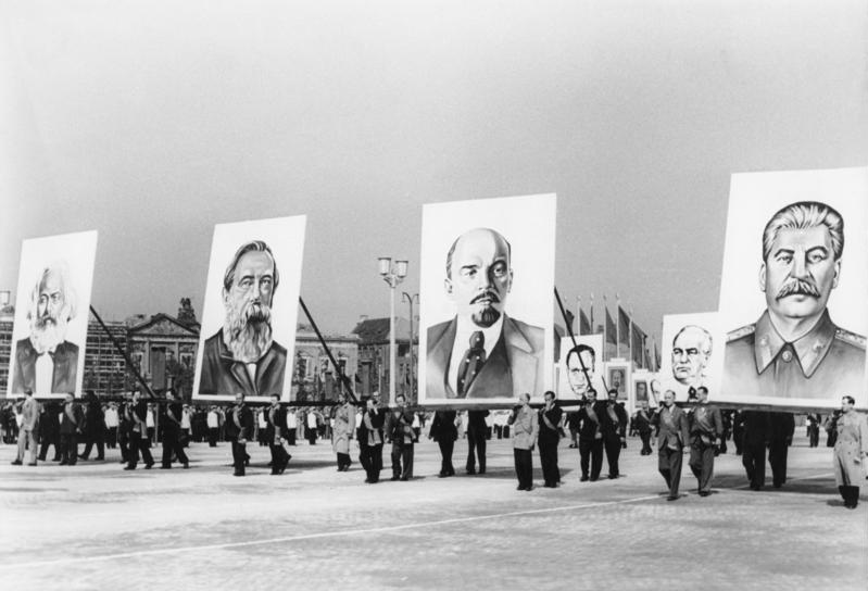 1. maija svinības 50. gadu sākumā Austrumberlīnē.