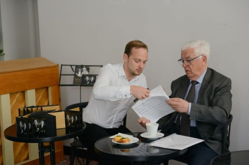 Prezentē jauno disku "Raimonds Pauls un Daumants Kalniņš. Tikšanās Dailē”.