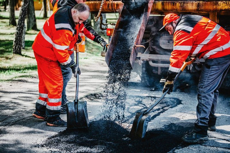 Bedru remontam uz melnā seguma autoceļiem visvairāk izmanto šķembu un bitumena emulsijas tehnoloģiju.