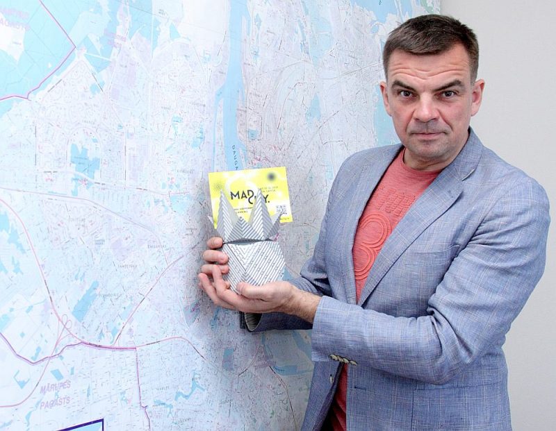 Pilsētplānotājs Neils Balgalis uzsver – centrālais pārvietošanās transportlīdzeklis ir vilciens, taču jārada vienota sistēma, izmantojot inovatīvus un cilvēkiem parocīgus mobilitātes risinājumus.