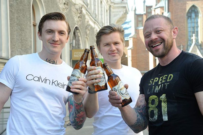 Rēzeknis Bryuvers radošais direktors Ivans Solodovs (no kreisās), valdes loceklis Nikolajs Solodovs un ražošanas direktors Vasīlijs Zeļeņins ir gatavi Rēzeknē saražoto miestiņu piedāvāt plašākam pircēju lokam ne tikai Latvijā, bet arī kaimiņvalstīs.