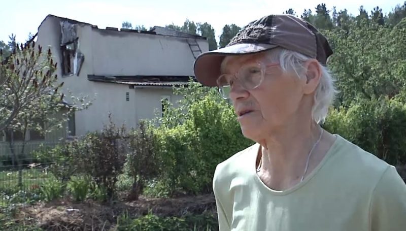 Ināra, kurai nodegusi māja