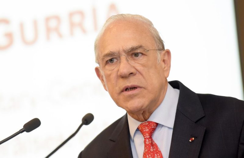 OECD ģenerālsekretārs Anhels Gurija: “Latvijai vajadzētu aktīvāk mazināt ekonomisko nevienlīdzību un domāt par izaicinājumiem, kas saistīti ar sabiedrības novecošanos, kā arī vides aizsardzību.”
