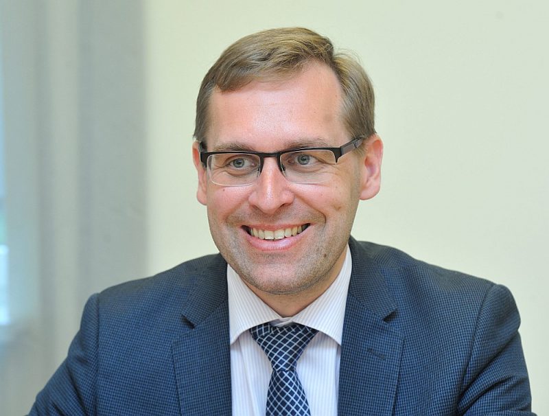 Rolands Irklis: “Mums nevajadzētu lietotāju virzīt pie kāda noteikta pakalpojumu sniedzēja – lai viņš pats izvēlas, bet valsts tad varētu kompensēt radušās izmaksas. Šobrīd viss notiek no otra gala.”
