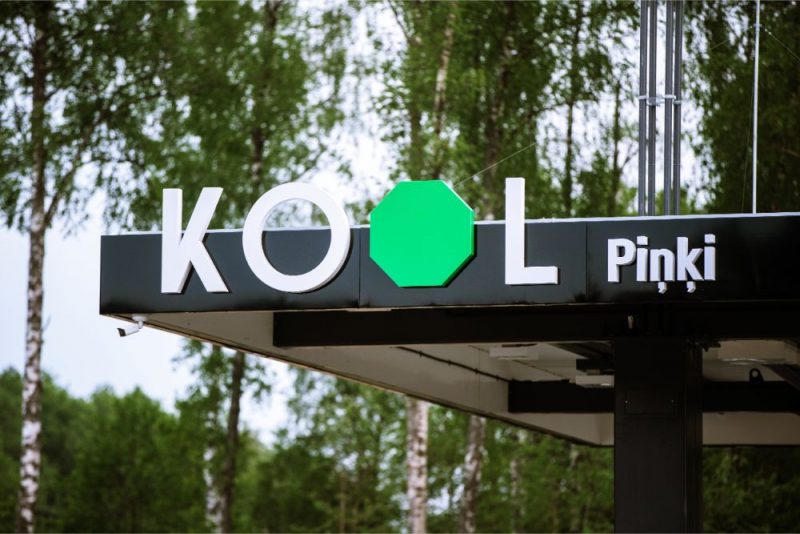 “KOOL” Piņķos atklāj jau astoto degvielas uzpildes staciju.