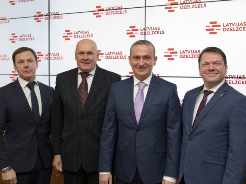 LDz prezidents Edvīns Bērziņš (pirmais no labās) kopā ar Baltkrievijas kolēģiem.