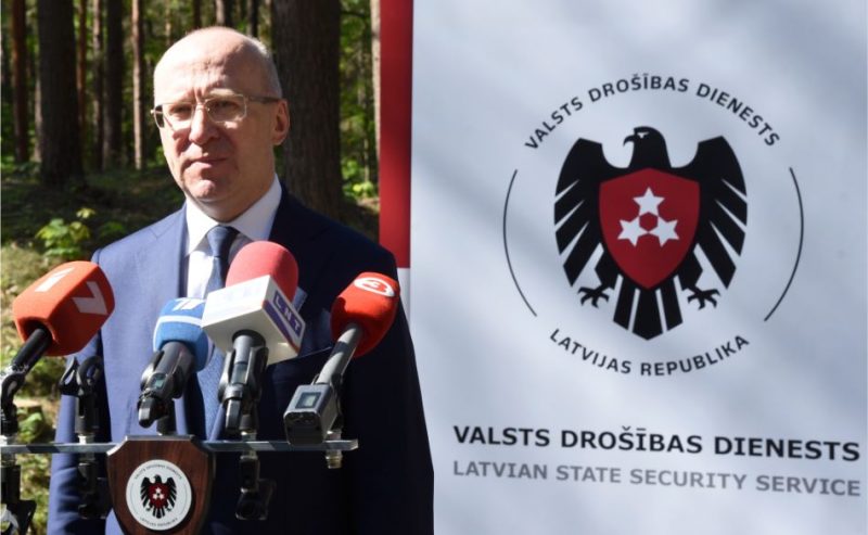 Valsts drošības dienesta (VDD) priekšnieks Normunds Mežviets piedalās preses konferencē VDD organizēto pretterorisma mācību "Pūlis 2019" laikā Mežaparkā.