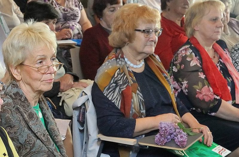 Jaunā Latvijas Pensionāru federācijas vadītāja Aija Barča (no labās) izvēlējās arī divas vietnieces, viena no tām kādreizējā Saeimas un Rīgas domes deputāte Viola Lāzo.