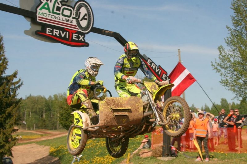 Māris Rupeiks un Kaspars Krievs brauc Alojas trasē/
