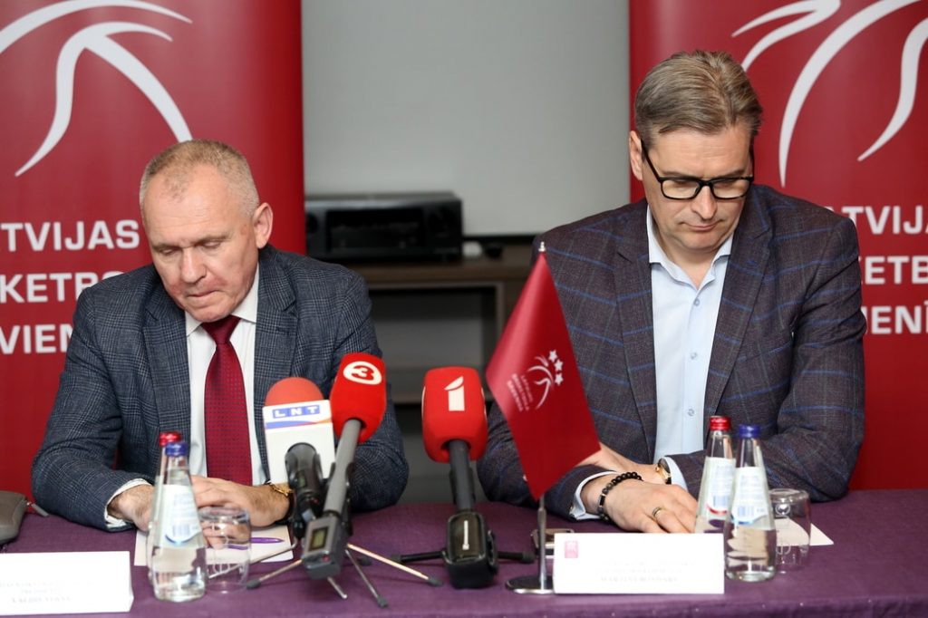 LBS prezidents Valdis Voins (pa kreisi) un padomes priekšsēdētājs Mārtiņš Bondars.
