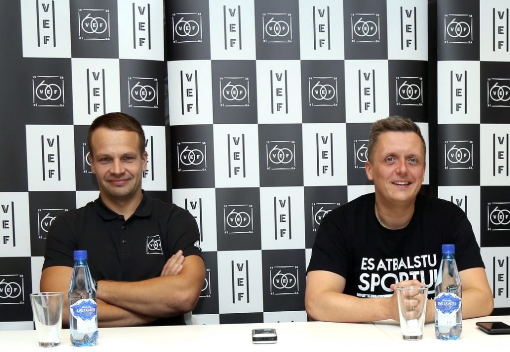 “VEF Rīga” galvenais treneris Jānis Gailītis (pa kreisi) un valdes priekšsēdētājs Edgars Jaunups.