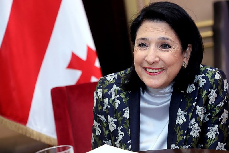 Salome Zurabišvili: “Esmu pirmā Gruzijas prezidente, kas nāk no Eiropas, un vēlos būt pirmā tādas Gruzijas prezidente, kas kā valsts jau pilnībā iekļāvusies vienotajā Eiropā.”