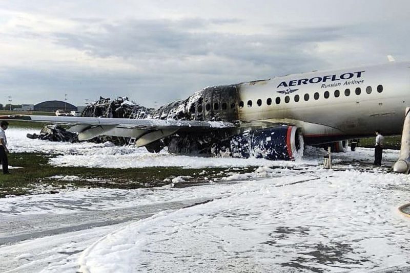 5. maijā pēc nolaišanās Šeremetjevas lidostā aizdegās krievu ražojuma “Sukhoi Superjet 100”.