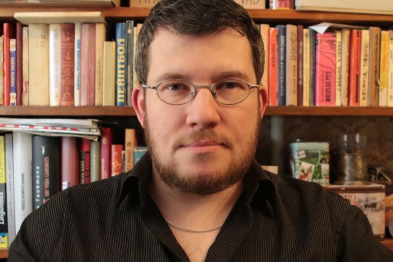 Taktiskās komunikācijas entuziasts, starptautiskās medijpratības skolas “Resilience League” audzēknis, biznesa augstskolas “Turība” absolvents Džerijs Šterns.