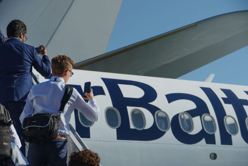 "airBaltic" izstādē "Paris Air Show 2019" prezentē "Airbus A220-300" lidmašīnu.