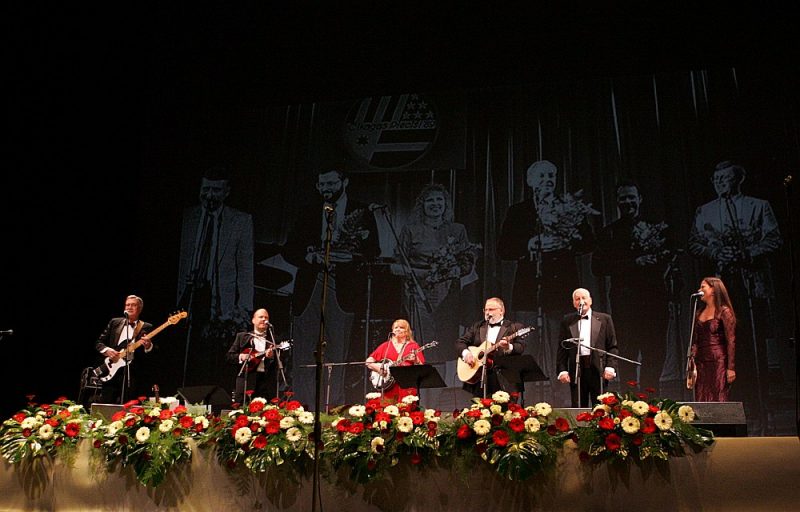“Čikāgas piecīši” uzstāšanās reizē 2008. gadā.