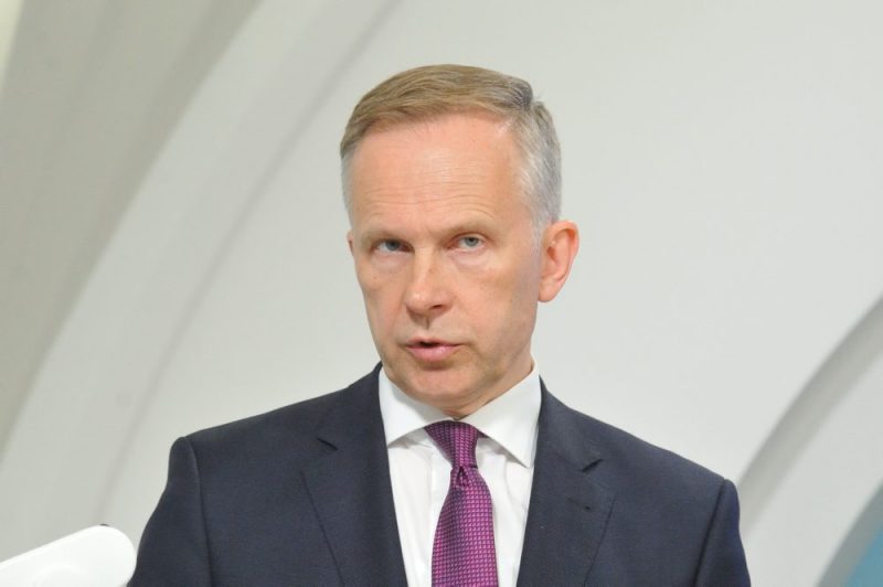 Latvijas Bankas prezidents Ilmārs Rimšēvičs preses konferencē sniedz vērtējumu ekonomiskajai situācijai eirozonā un Latvijā, publisko nacionālās bankas jaunākās tautsaimniecības izaugsmes prognozes, komentē aktuālās norises un problēmas darbaspēka tirgū un to iespējamos risinājumus, kā arī atbild uz žurnālistu jautājumiem
Kr. Valdemāra iela 2a.