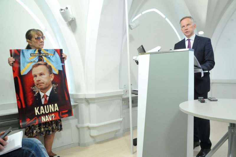 Latvijas Bankas prezidents Ilmārs Rimšēvičs preses konferencē sniedz vērtējumu ekonomiskajai situācijai eirozonā un Latvijā, publisko nacionālās bankas jaunākās tautsaimniecības izaugsmes prognozes, komentē aktuālās norises un problēmas darbaspēka tirgū un to iespējamos risinājumus, kā arī atbild uz žurnālistu jautājumiem
Kr. Valdemāra iela 2a.