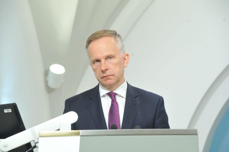 Latvijas Bankas prezidents Ilmārs Rimšēvičs preses konferencē sniedz vērtējumu ekonomiskajai situācijai eirozonā un Latvijā, publisko nacionālās bankas jaunākās tautsaimniecības izaugsmes prognozes, komentē aktuālās norises un problēmas darbaspēka tirgū un to iespējamos risinājumus, kā arī atbild uz žurnālistu jautājumiem
Kr. Valdemāra iela 2a.