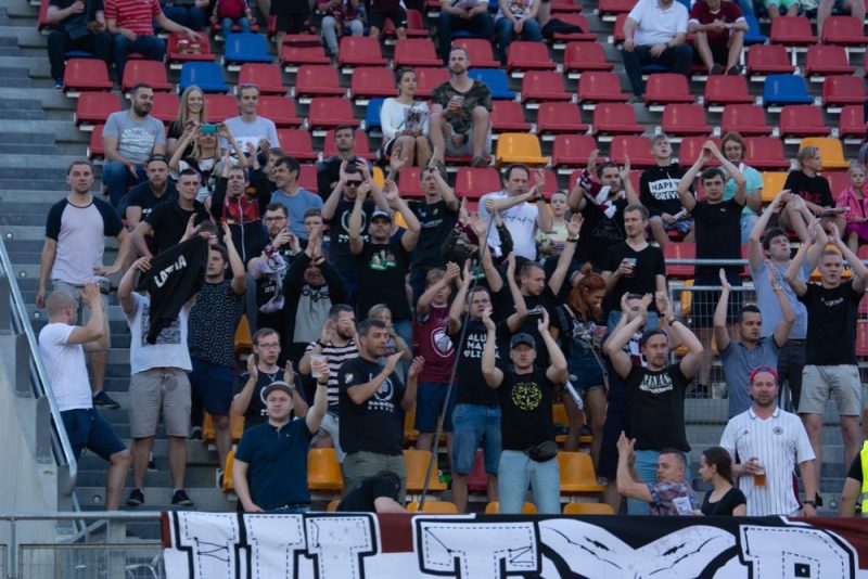 Latvijas futbola aktīvākie līdzjutēji jeb ultras spēlē pret Izraēlu.