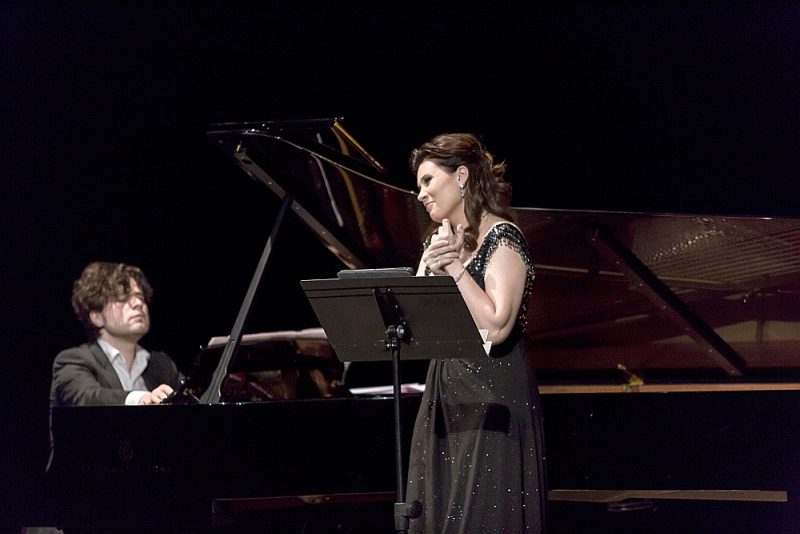 Par vienu no centrālajām koncerta vērtībām neapšaubāmi kļuva Marinas Rebekas spēja atspoguļot Rahmaņinova mākslu visā tās daudzveidīgumā. Pianists: Andrejs Osokins.