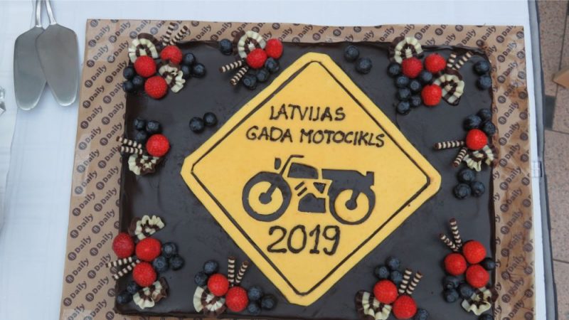 Paziņo "Latvijas gada motocikls 2019" titula ieguvēju.