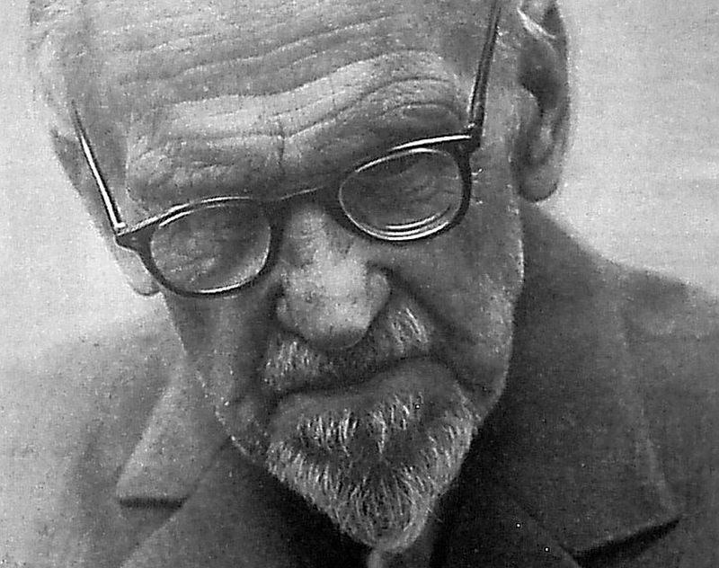Latvijas PSR AP prezidija Apžēlošanas komisiju 40. gadu beigās vadīja AP prezidija priekšsēdētājs Augusts Kirhenšteins. Atsevišķi viņa mēģinājumi “aizlikt vārdu” par deportētajiem nevainagojās panākumiem.