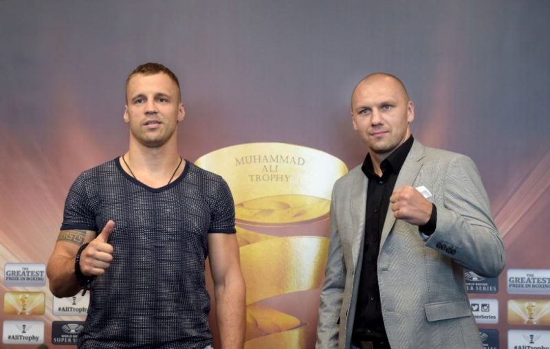 Mairis Briedis (no kreisās) un Kšištofs Glovackis.