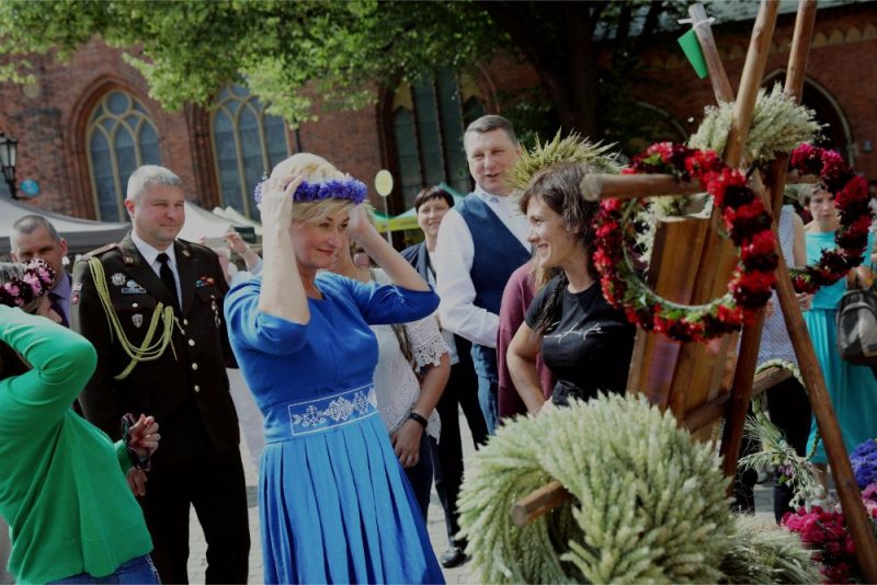 Tradicionālais Zāļu tirgus Doma laukumā