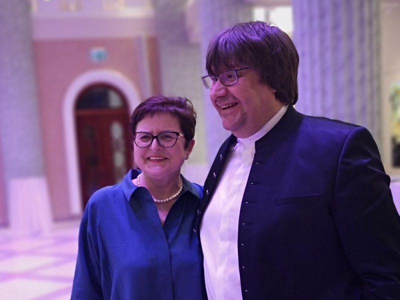 Dzejniece Māra Zālīte un komponists Jānis Lūsēns.