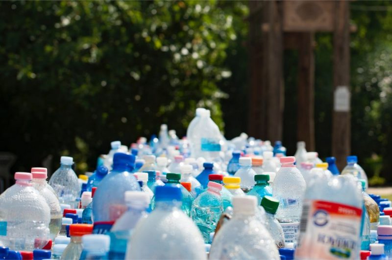 Eksperti secinājuši, ka atteikties no plastmasas iepakojuma nav iespējams un tas arī nerisinātu klimata pārmaiņu problēmu