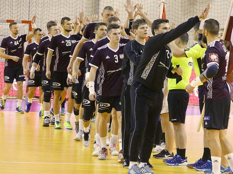 Latvijas handbola izlase ir viena izcīnīta punkta attālumā no vēsturiska sasnieguma.