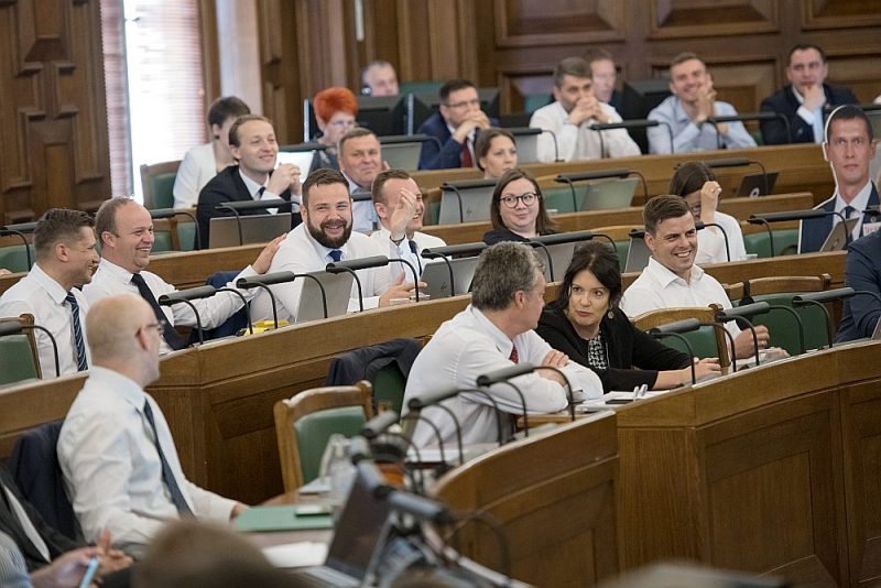 Ja Saeimas sēžu zālē operatīvi būs nepieciešama koalīcijas viedokļu saskaņošana, tad “KPV LV” frakciju pārstāvēs frakcijas vadītāja jaunais vietnieks Ēriks Pucens (otrais no kreisās).