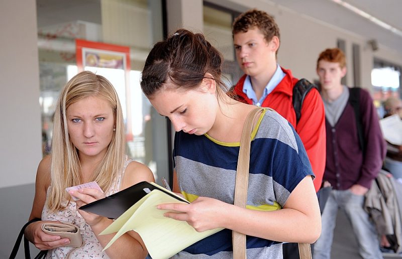 Skolēni labprāt izvēlas profesijas, kas ir saistītas ar pašu interesēm un hobijiem, tostarp vēlas strādāt birojos vai bērnudārzos.