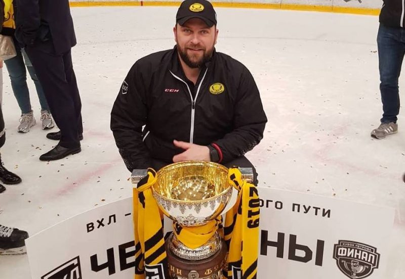 Atvars Tribuncovs aprīlī pēc kļūšanas par VHL čempionu.