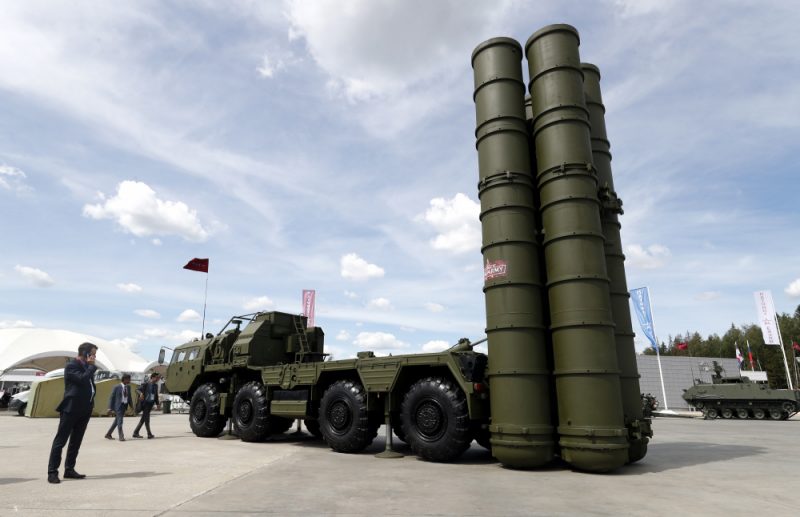 S-400 izstādīti Starptautiskajā militārās tehnikas forumā.