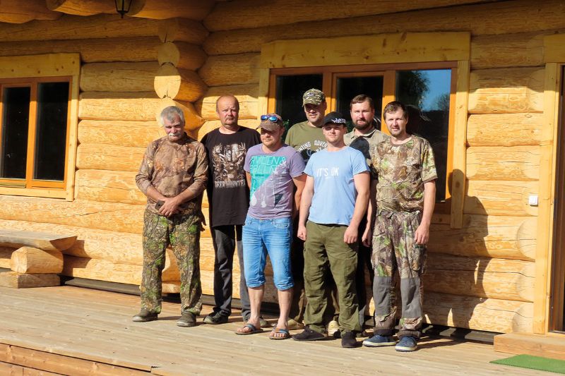 Jaunās kluba “Sātiņi” mednieku mājas projekts ir pabeigts un vīri ar to var lepoties.