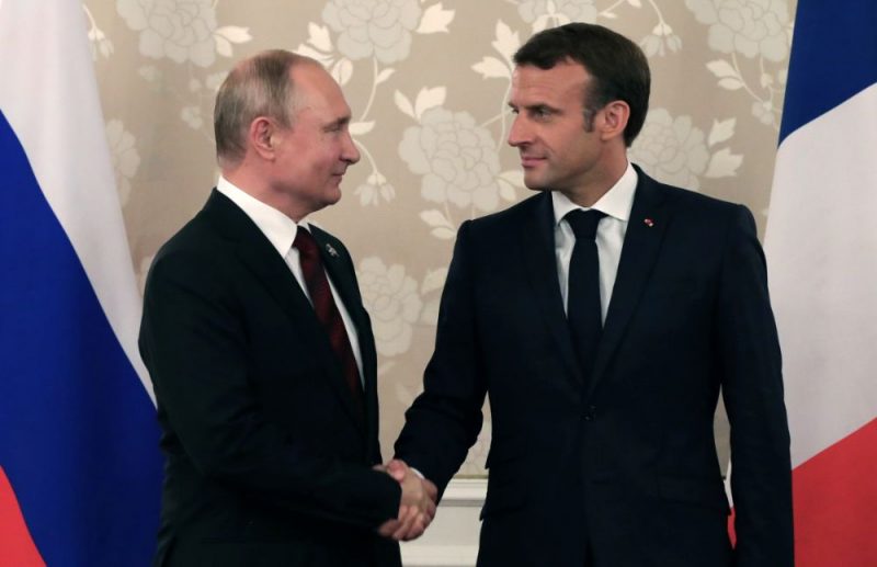 Vladimirs Putins un Emanuels Makrons.