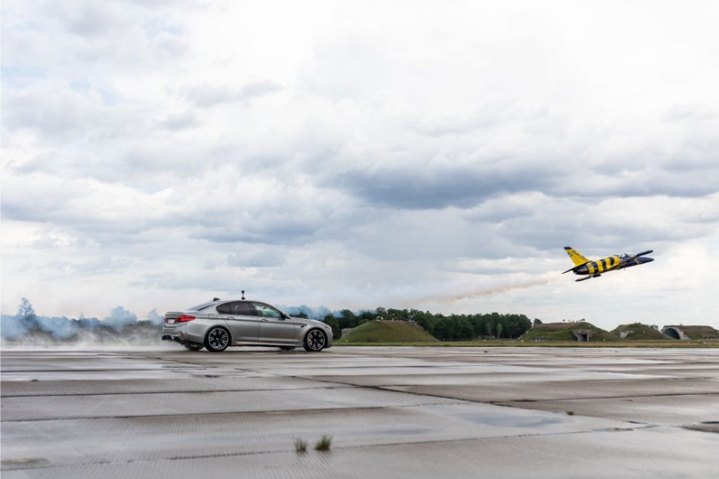 Kas ātrāks – BMW vai lidmašīna?
