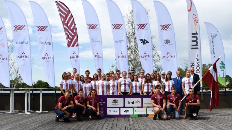 Latvijas sportisti pirms Eiropas jaunatnes Olimpiādes.