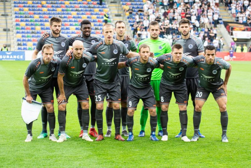 “Riga” vienības pamatsastāva futbolisti pirms spēles ar Īrijas klubu “Dundalk”.