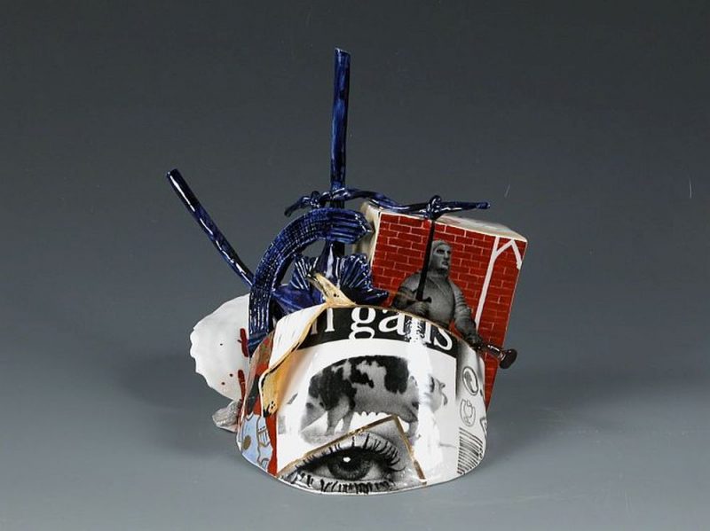 Juris Bergins. “Bijušais cūkgans un laiki”. 2002. Porcelāns. DMDM kolekcija.