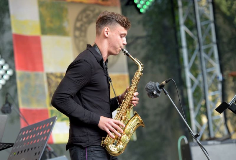 Lietuvas mūzikas un teātra akadēmijas kvarteta “Fierce Quartet” alta saksafonists Adomas Bitinas uzstājas XXII starptautiskā džeza mūzikas festivāla “Saulkrasti Jazz Festival 2019” koncertā, 15.07.2019.