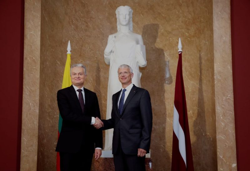 Ministru prezidents Krišjānis Kariņš (no kreisās) sagaida Lietuvas prezidentu Gitanu Nausēdu Ministru kabinetā, 23.07.2019.