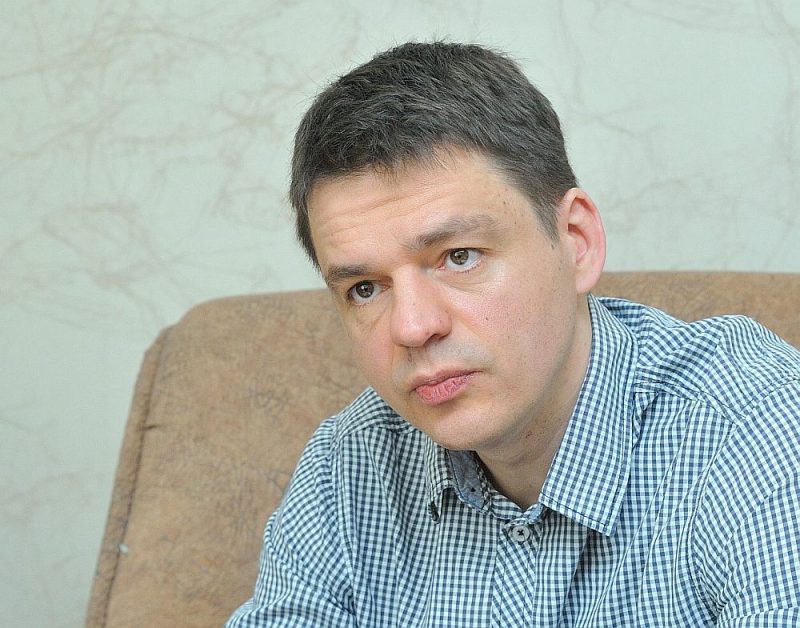 Edvīns Šnore: “Šobrīd paziņot, ka Latvija nedrīkst nojaukt Pārdaugavas pieminekli, jo to neļaujot 1994. gada līgums ar Krieviju, ir liela kļūda. Atsaukties uz līgumiem, lai kaut ko nedarītu, ir visvieglākā pozīcija. Esot Saeimā jau piekto gadu, to esmu sapratis.”