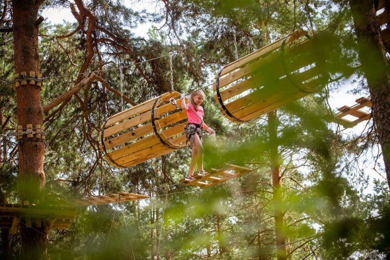 Piedzīvojumu parks „Daugavpils Tarzāns” līdzās Lielā Stropu ezera pludmalei.