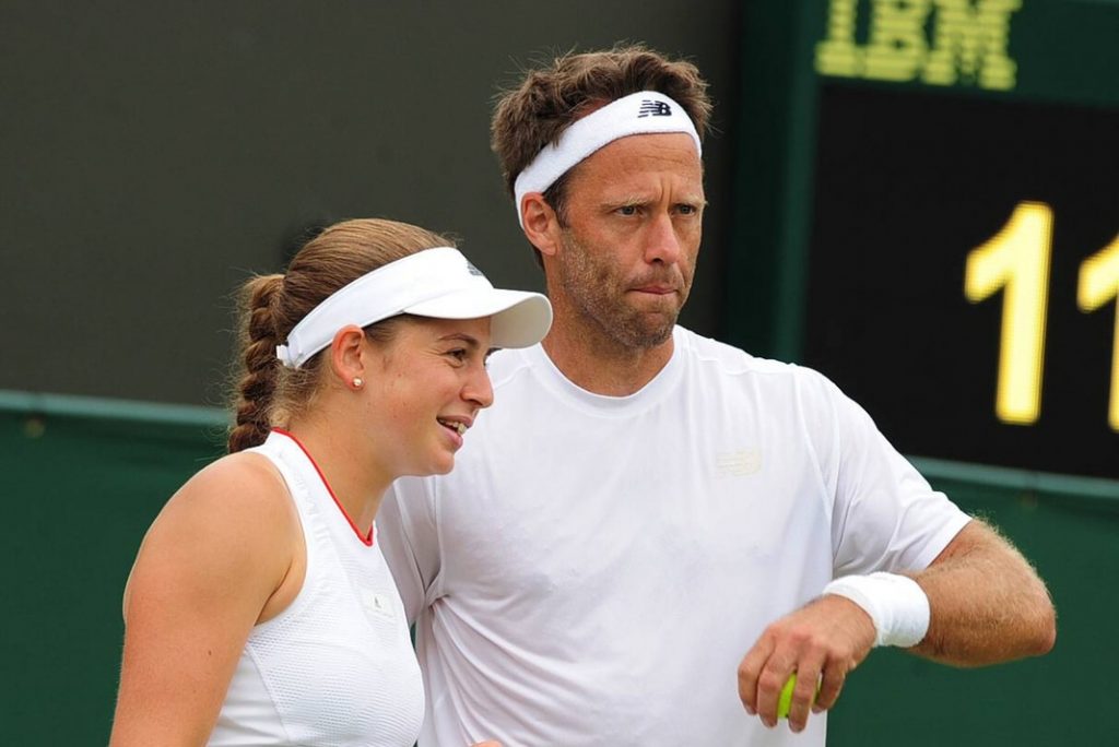 Aļona Ostapenko pārī ar zviedru Robertu Lindstedu sasniegusi Vimbldonas finālu.
