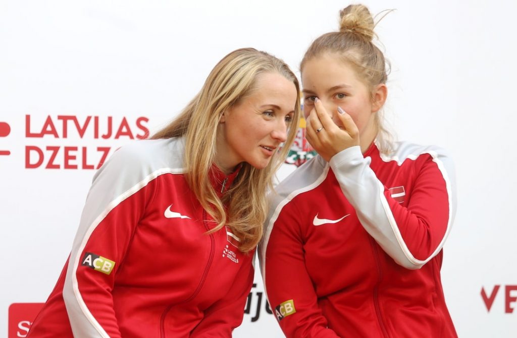 Diāna Marcinkēviča (pa kreisi) un Daniela Vismane saņēmušas Jūrmalā gaidāmā “Baltic Open 2019) “wild card” uzaicinājumus.