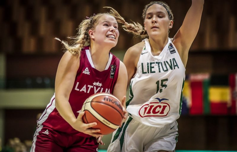 Latvija pret Lietuvu Eiropas U-18 čempionātā juniorēm.